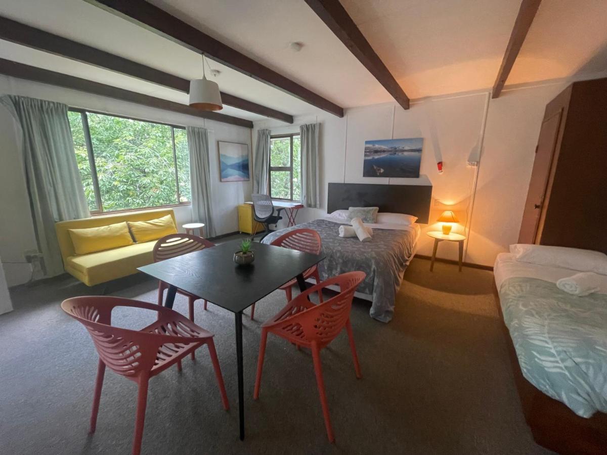 Mountain Creek Vacation Hotel Куийнстаун Екстериор снимка